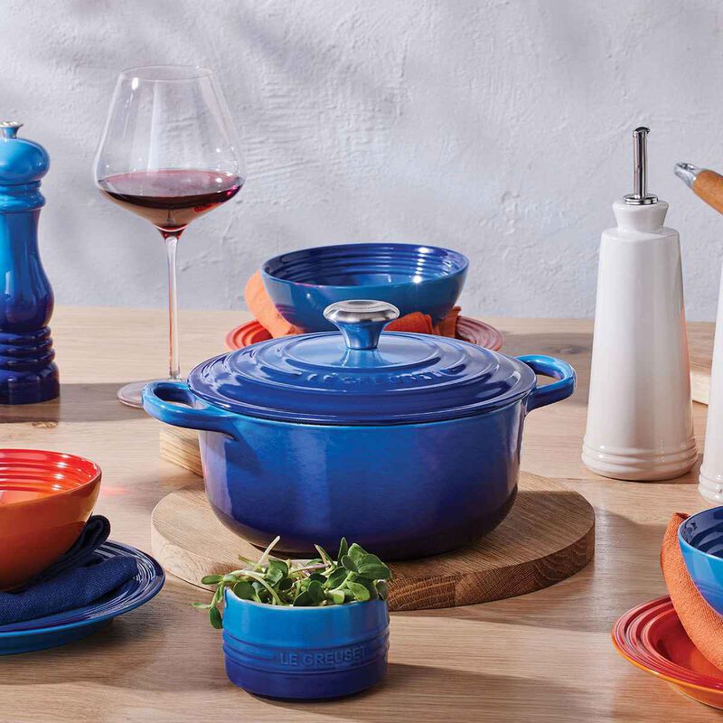 Le Creuset Signature Cast Iron Round Casserole 24cm image number 5